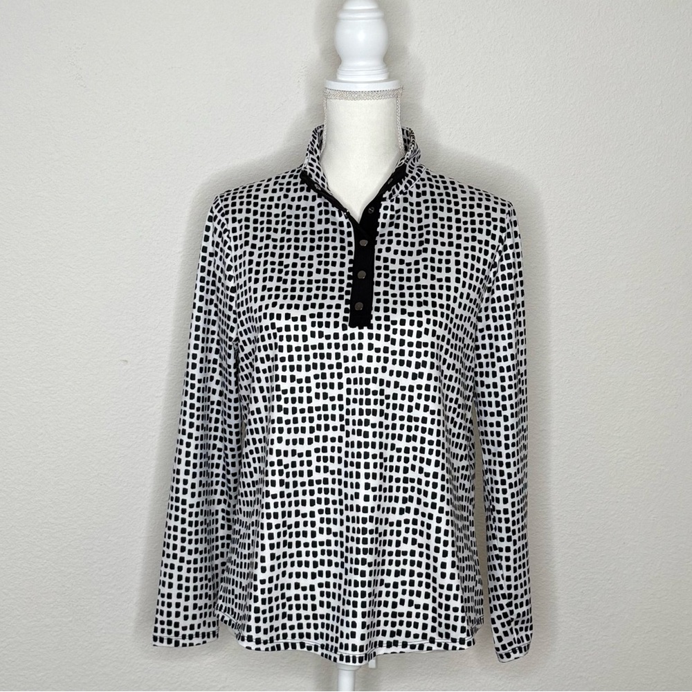 Chico's Zynergy Black and White Geometric 1/4 Button